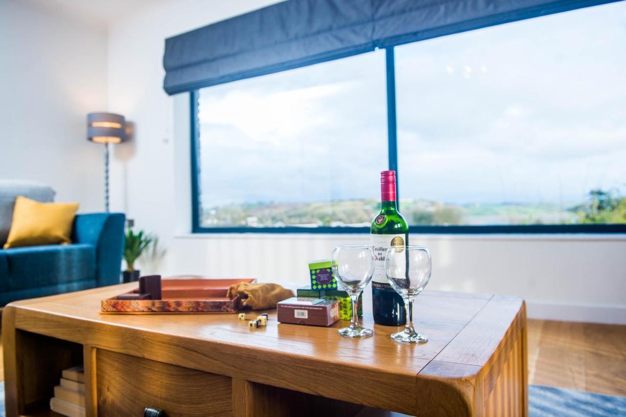 York Lodge- Spacious 3 Bed Bungalow With Wonderful Estuary Views Laugharne Buitenkant foto
