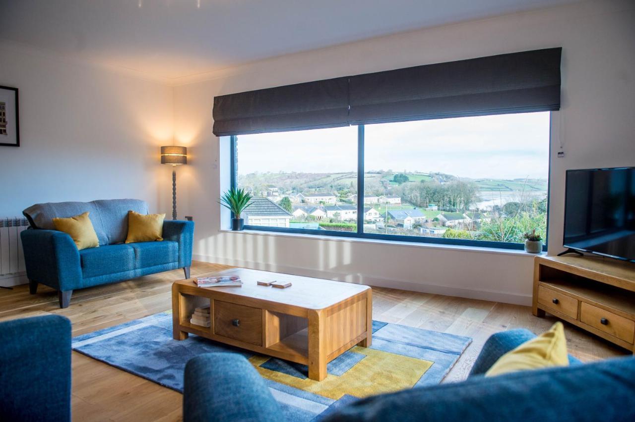 York Lodge- Spacious 3 Bed Bungalow With Wonderful Estuary Views Laugharne Buitenkant foto