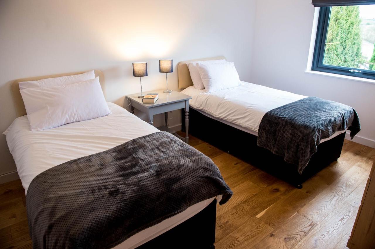 York Lodge- Spacious 3 Bed Bungalow With Wonderful Estuary Views Laugharne Buitenkant foto
