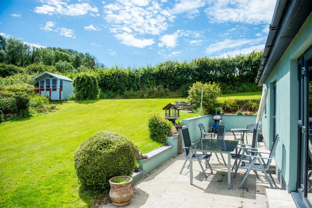 York Lodge- Spacious 3 Bed Bungalow With Wonderful Estuary Views Laugharne Buitenkant foto